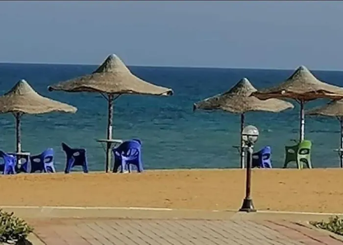 غرفتين ارضي بحديقه على البحر والبسين مباشرة بقرية كورنادو مارينا للعائلات فقط او جروب بنات فقط Apartment Ain Sukhna