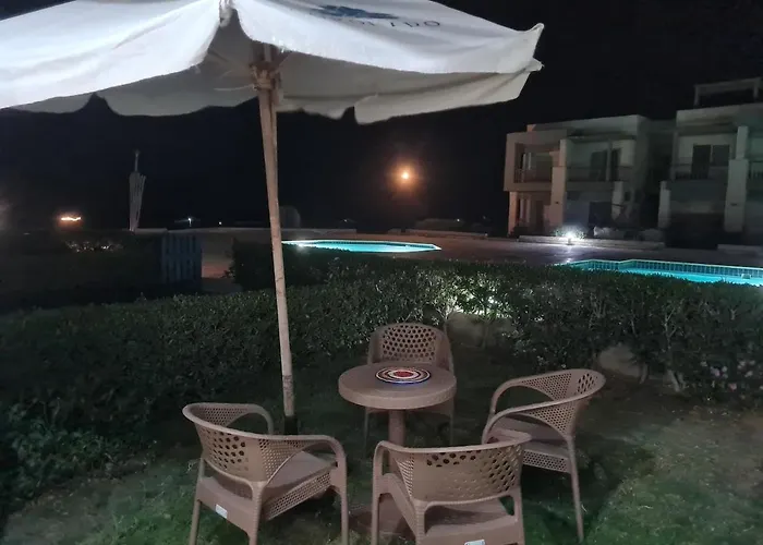 غرفتين ارضي بحديقه على البحر والبسين مباشرة بقرية كورنادو مارينا للعائلات فقط او جروب بنات فقط * Ain Sukhna
