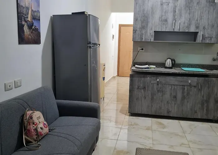 Apartment غرفتين ارضي بحديقه على البحر والبسين مباشرة بقرية كورنادو مارينا للعائلات فقط او جروب بنات فقط Ain Sukhna